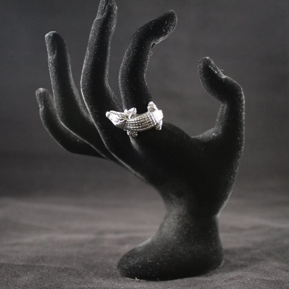 Silver colored alligator ring sz 7